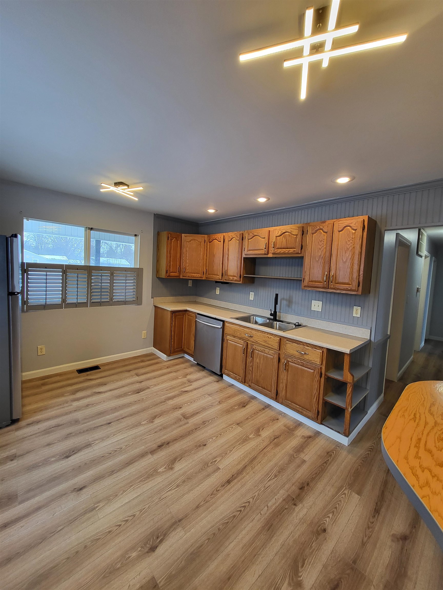4110 Risedorph Street Burton, MI 48509 - Photo 10 of 39 50163797-89092e36-7f2d-44c1-81c5-4e79cdbb306c.JPG
