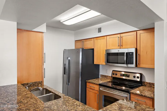 $285,555 | 2025 East Campbell Avenue, Unit 309, Phoenix, AZ 85016