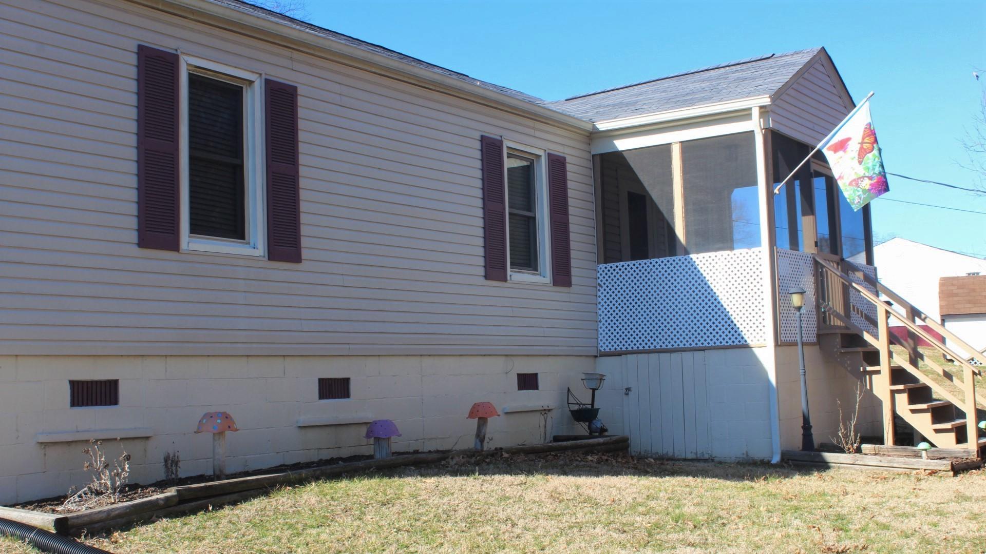 228 Jonesboro Road Bristol, TN 37620 - Photo 3 of 13 IMG_3352 (3)