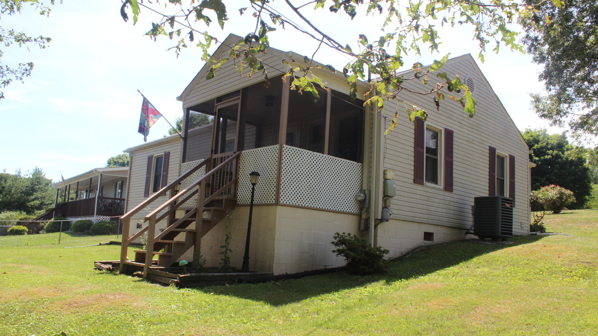 228 Jonesboro Road Bristol, TN 37620 - Photo 6 of 13 IMG_3464