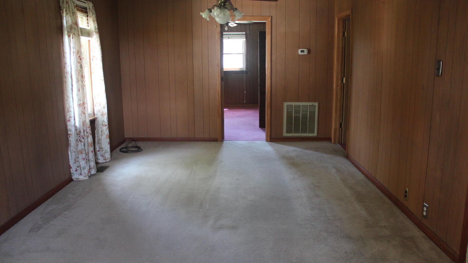 228 Jonesboro Road Bristol, TN 37620 - Photo 8 of 13 IMG_3457