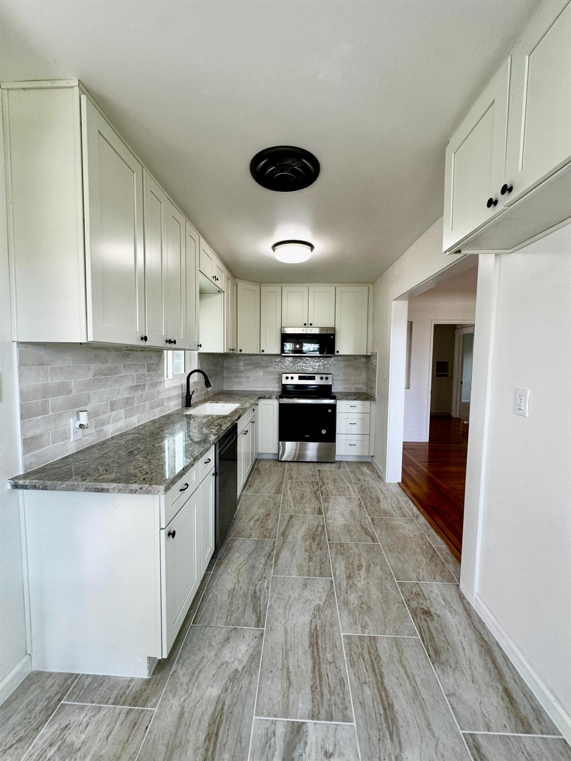 944 West 22nd Street Merced, CA 95340 - Photo 4 of 26