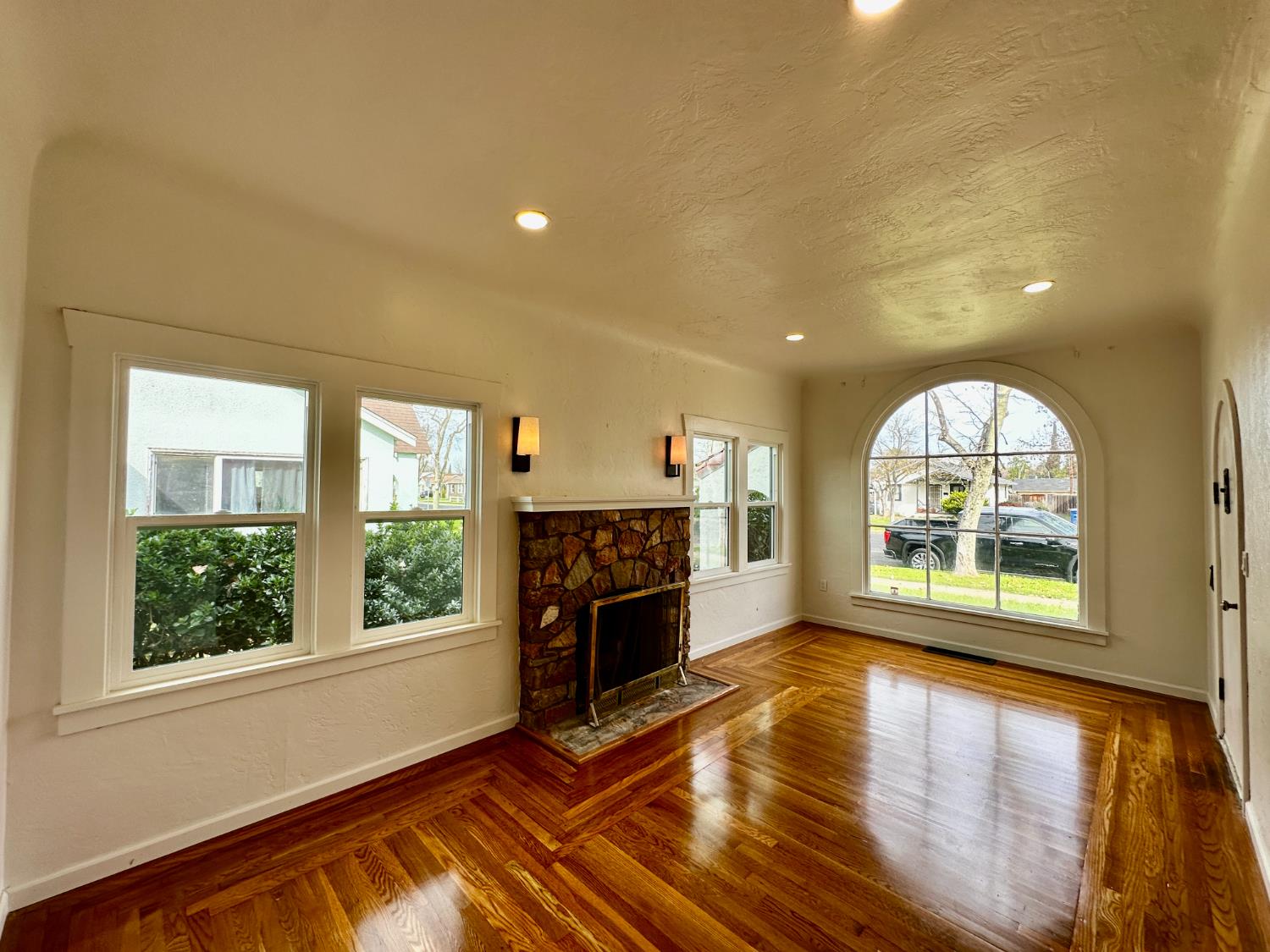 944 West 22nd Street Merced, CA 95340 - Photo 10 of 26