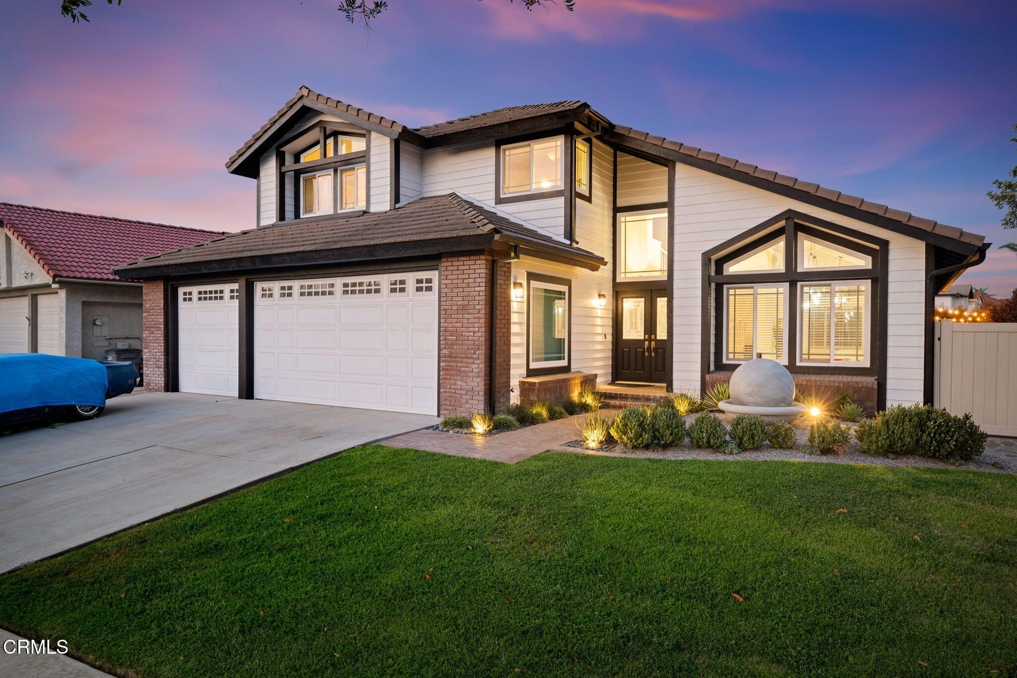 01 - Street View (Twilight)