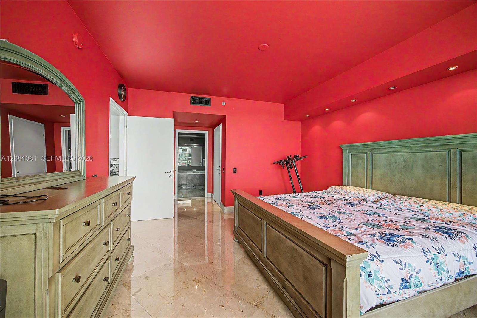 450 Alton Road, Unit 2406 Miami Beach, FL 33139 - Photo 9 of 31 Gallery Image 9