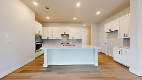 $3,000 | 11526 Hollering Pass, Schertz, TX 78154