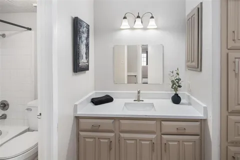 $250,000 | 333 Melrose Drive, Unit 22D, Richardson, TX 75080
