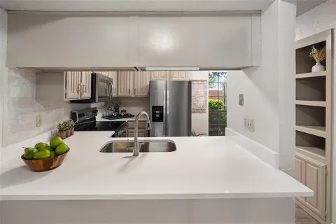 $250,000 | 333 Melrose Drive, Unit 22D, Richardson, TX 75080