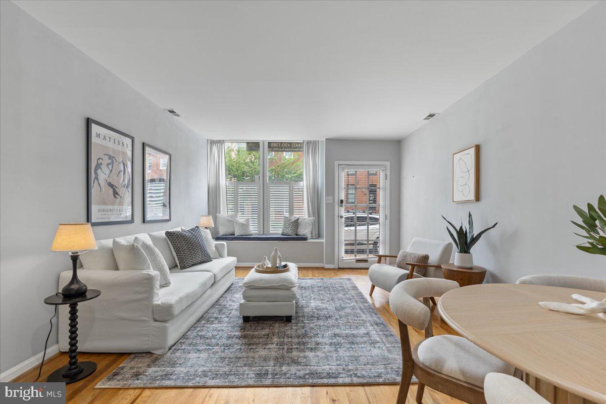 731 South Hanover Street, Unit R2 Baltimore, MD 21230 - Photo 3 of 17 a living room with furniture and a table