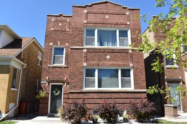 $1,000 | 4526 North Menard Avenue, Unit B, Chicago, IL 60630