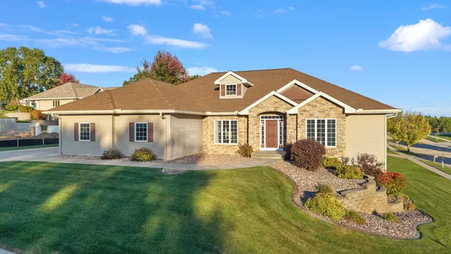 $619,900 | 2819 Bluebird Drive, Portage, WI 53901