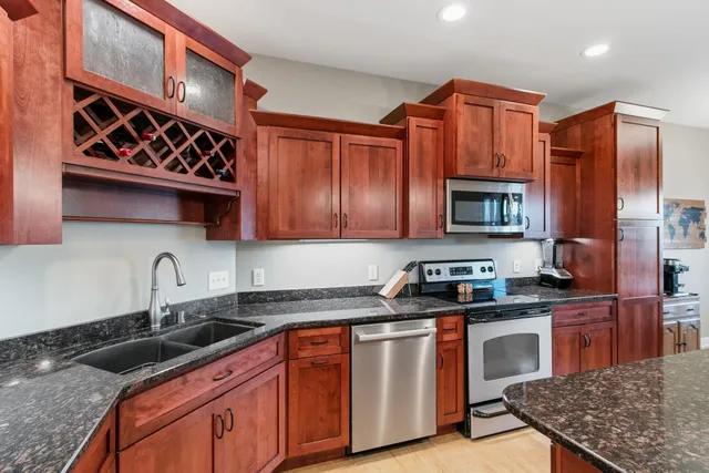 $619,900 | 2819 Bluebird Drive, Portage, WI 53901