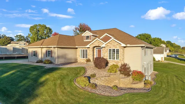 $619,900 | 2819 Bluebird Drive, Portage, WI 53901