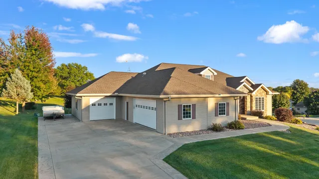 $619,900 | 2819 Bluebird Drive, Portage, WI 53901