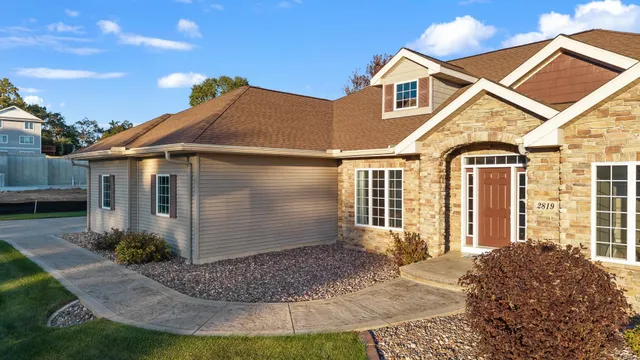 $619,900 | 2819 Bluebird Drive, Portage, WI 53901