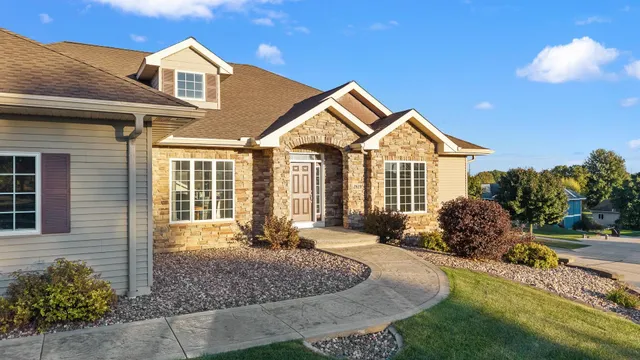 $619,900 | 2819 Bluebird Drive, Portage, WI 53901