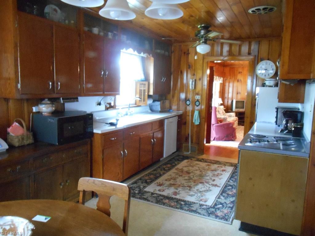1002 Spring Street Mount Airy, NC 27030 - Photo 12 of 26 Gallery Image 12
