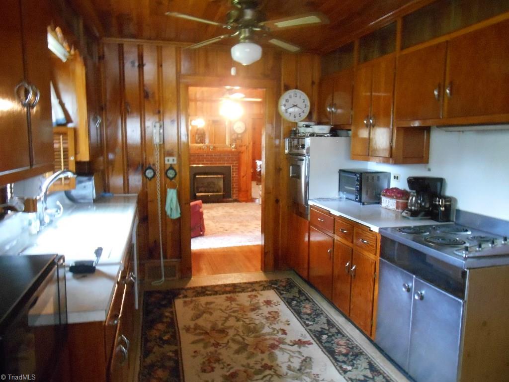 1002 Spring Street Mount Airy, NC 27030 - Photo 13 of 26 Gallery Image 13