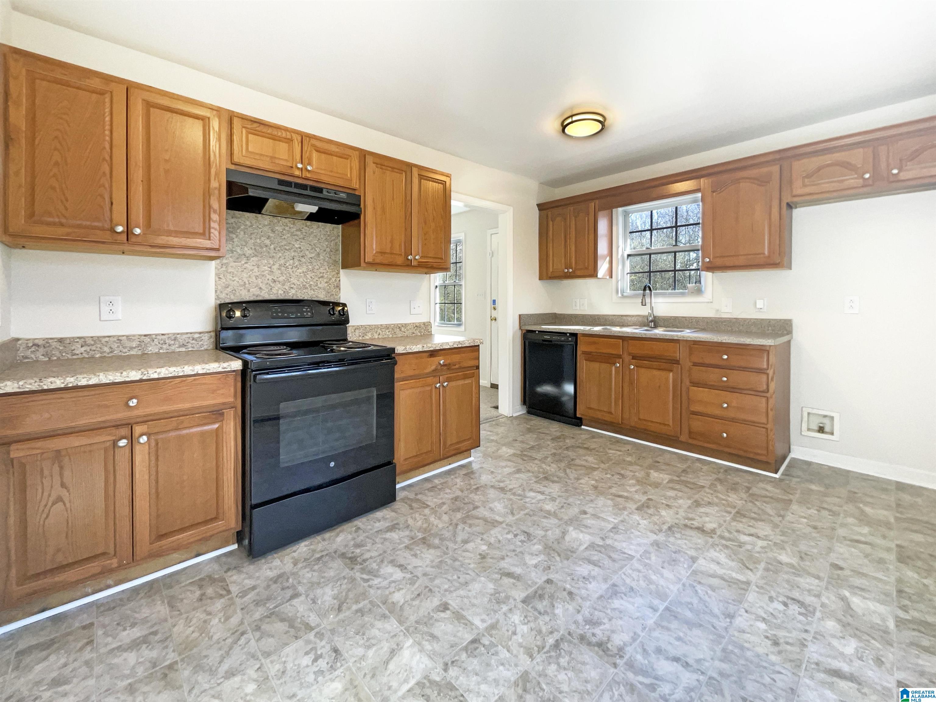 1051 Cherry Lane Adamsville, AL 35005 - Photo 6 of 21