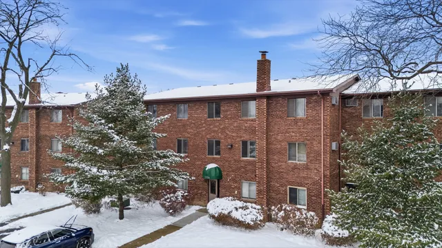 $1,800 | 2556 Waterbury Drive, Unit 1905, Woodridge, IL 60517