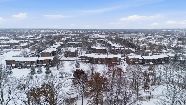 $1,800 | 2556 Waterbury Drive, Unit 1905, Woodridge, IL 60517