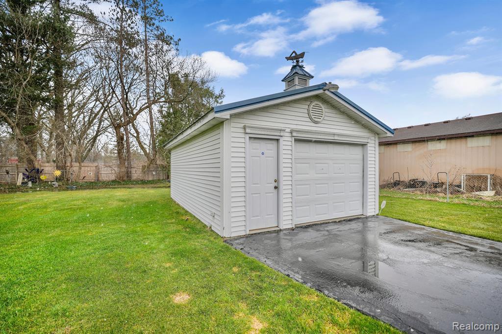 4304 Lapeer Road Burton, MI 48509 - Photo 41 of 49 Gallery Image 41