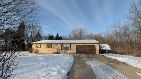 $249,900 | 305 Meadow Lane, Kendallville, IN 46755
