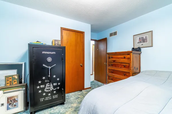 $249,900 | 305 Meadow Lane, Kendallville, IN 46755