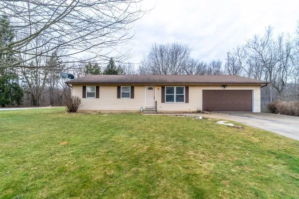$249,900 | 305 Meadow Lane, Kendallville, IN 46755