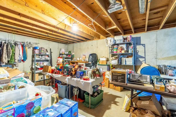 $249,900 | 305 Meadow Lane, Kendallville, IN 46755