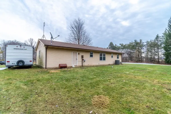 $249,900 | 305 Meadow Lane, Kendallville, IN 46755