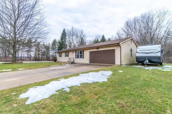 $249,900 | 305 Meadow Lane, Kendallville, IN 46755
