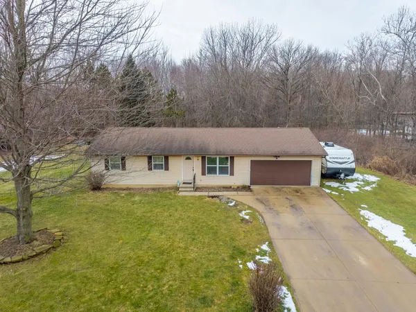 $249,900 | 305 Meadow Lane, Kendallville, IN 46755