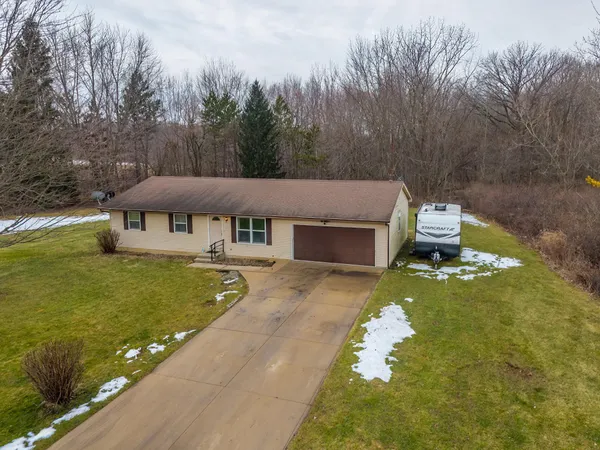$249,900 | 305 Meadow Lane, Kendallville, IN 46755