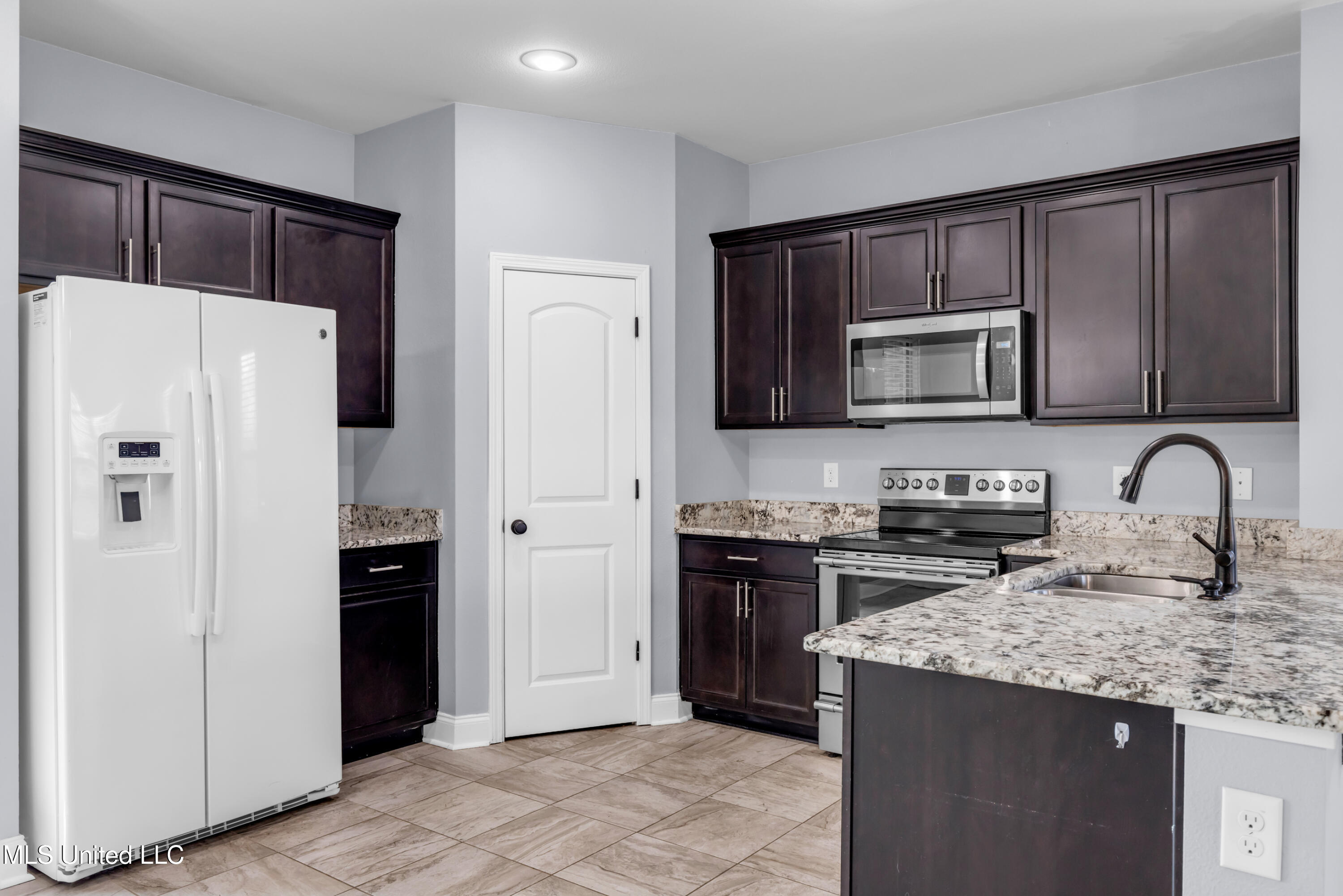 832 Reunion Pl Circle Biloxi, MS 39532 - Photo 7 of 35 832ReunionPlace-7