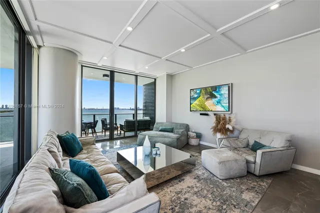 $8,900 | 480 Northeast 31st Street, Unit 1207, Miami, FL 33137