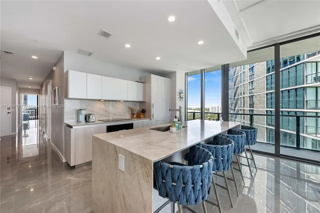 $8,900 | 480 Northeast 31st Street, Unit 1207, Miami, FL 33137