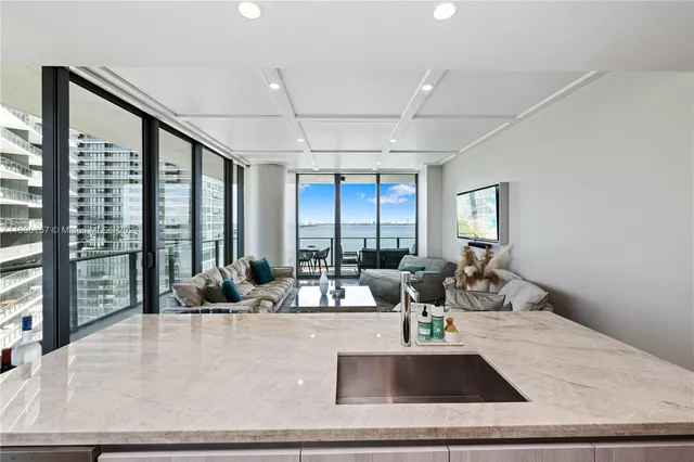 $8,900 | 480 Northeast 31st Street, Unit 1207, Miami, FL 33137