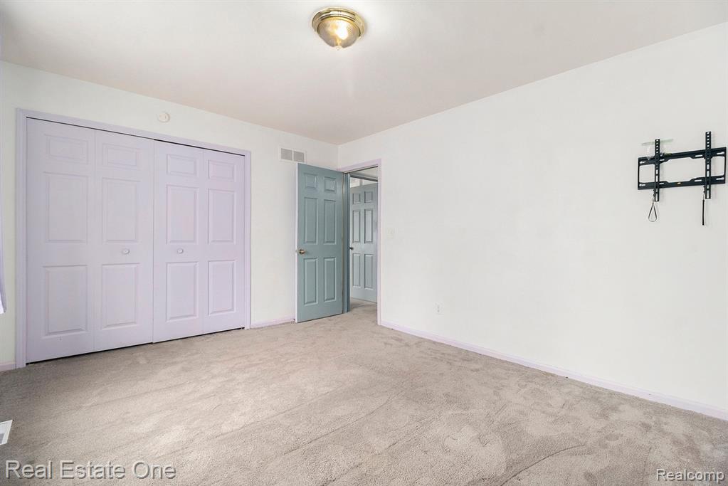 3803 Donaldson Road Rochester Hills, MI 48307 - Photo 13 of 25