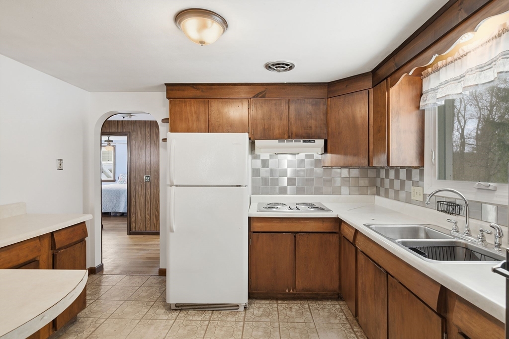 144 Almon Avenue West Springfield, MA 01089 - Photo 14 of 41