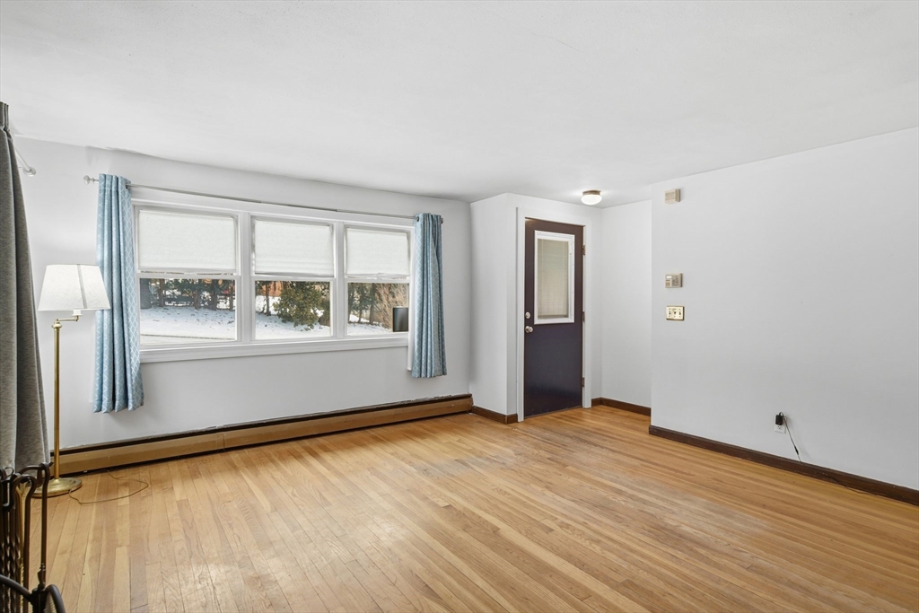 144 Almon Avenue West Springfield, MA 01089 - Photo 4 of 41