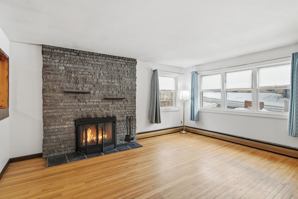 144 Almon Avenue West Springfield, MA 01089 - Photo 5 of 41