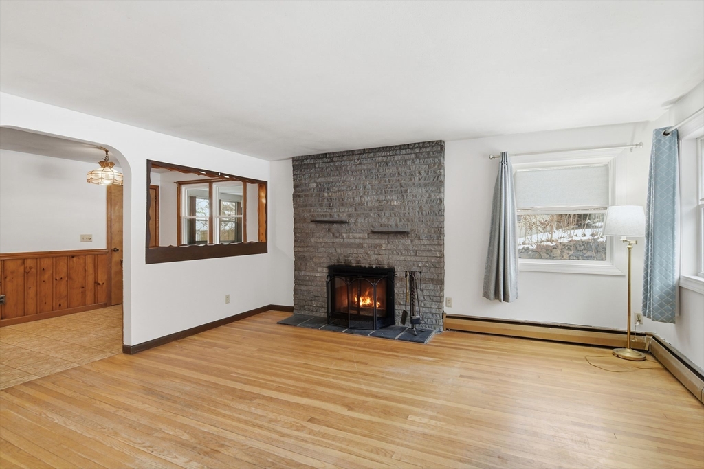 144 Almon Avenue West Springfield, MA 01089 - Photo 6 of 41