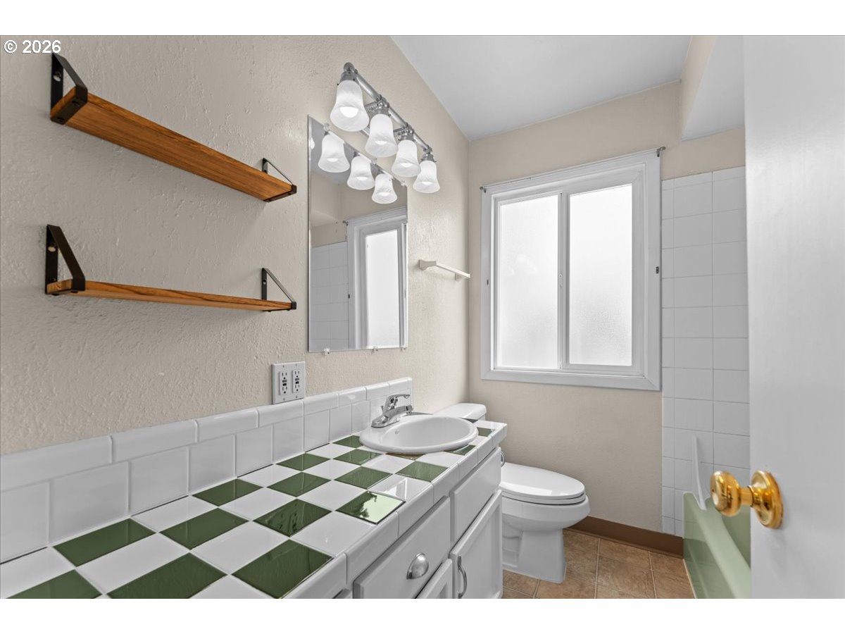 7413 Southeast Pine Street Portland, OR 97215 - Photo 18 of 48