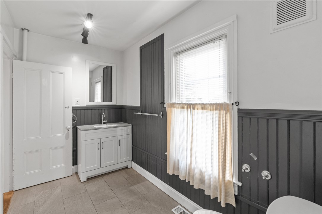 107 Spring Street Pawtucket, RI 02860 - Photo 25 of 41