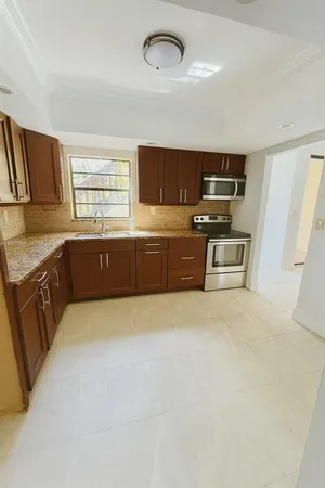 $2,900 | 800 Northeast 199th Street, Unit 105D, Miami, FL 33179