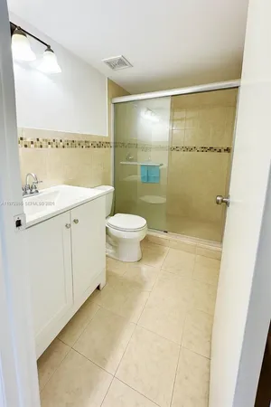 $2,900 | 800 Northeast 199th Street, Unit 105D, Miami, FL 33179