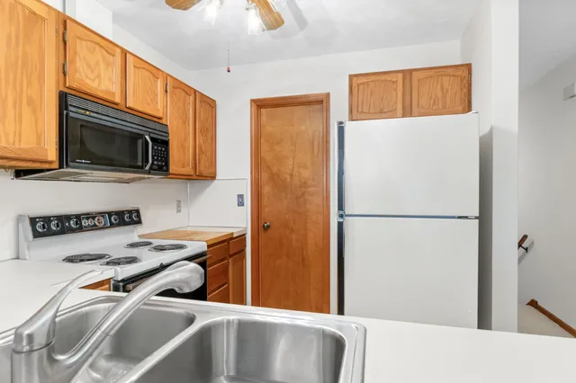 $239,000 | 4683 Rockvalley Drive Northeast, Unit 2, Grand Rapids, MI 49525