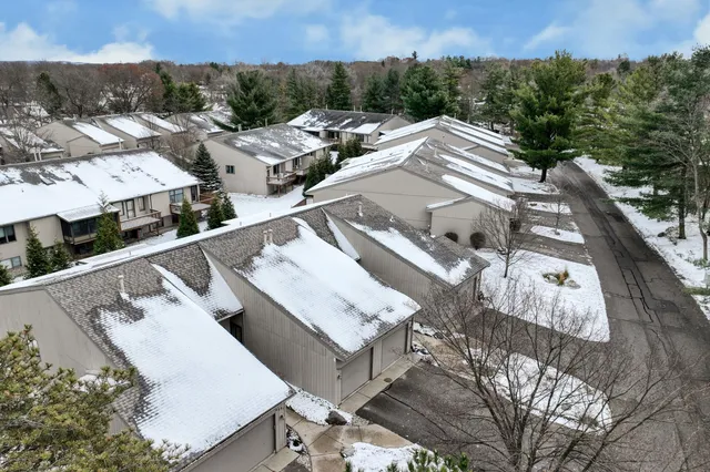 $239,000 | 4683 Rockvalley Drive Northeast, Unit 2, Grand Rapids, MI 49525