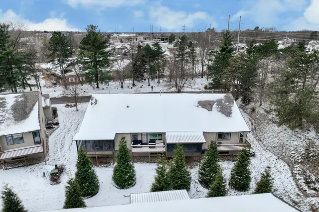 $239,000 | 4683 Rockvalley Drive Northeast, Unit 2, Grand Rapids, MI 49525